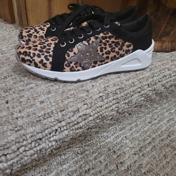 NWT Myra Leather Star Sneakers - Picture 7 of 8